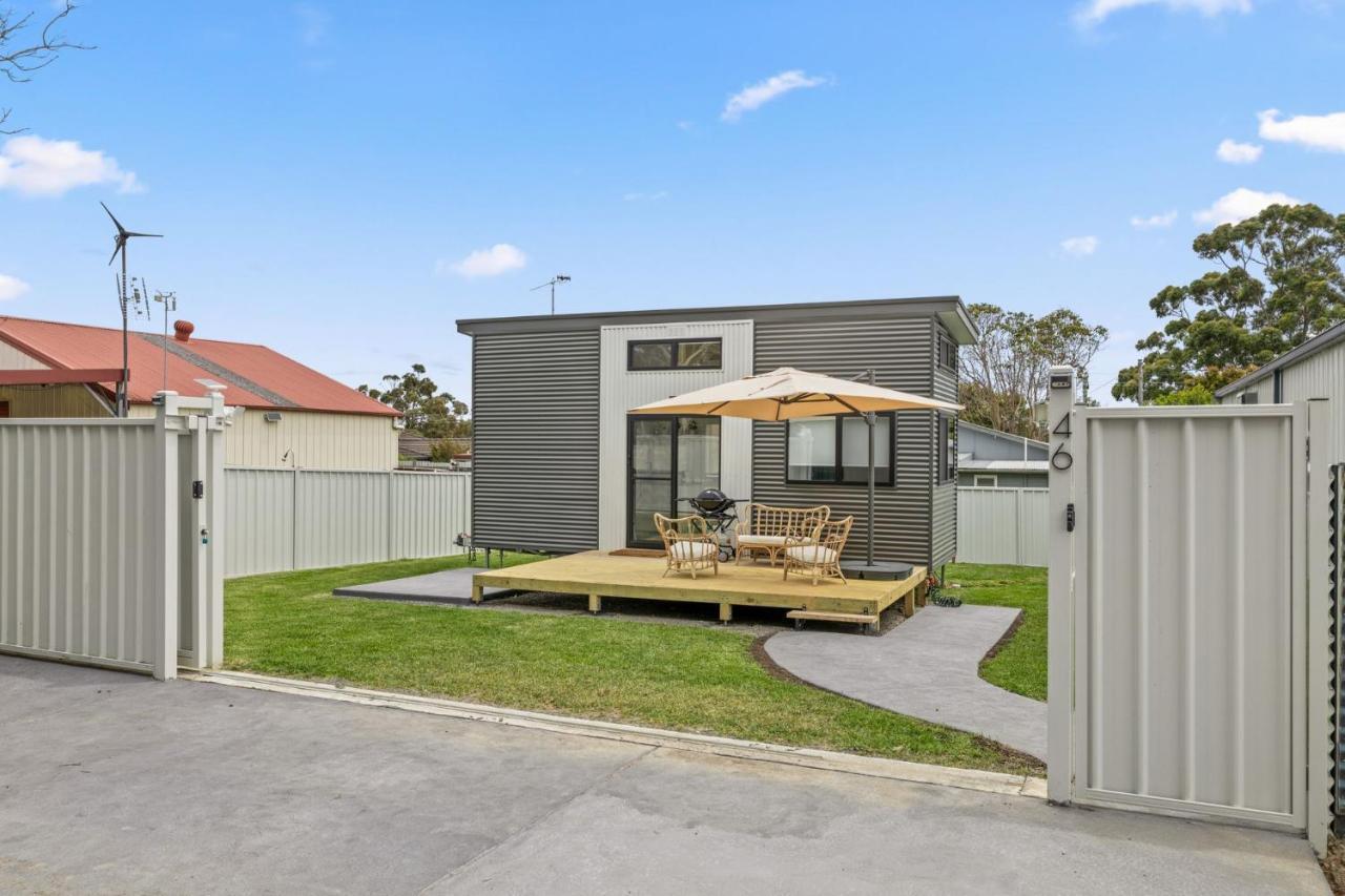 Husky Tiny Home By Experience Jervis Bay Huskisson Exterior photo